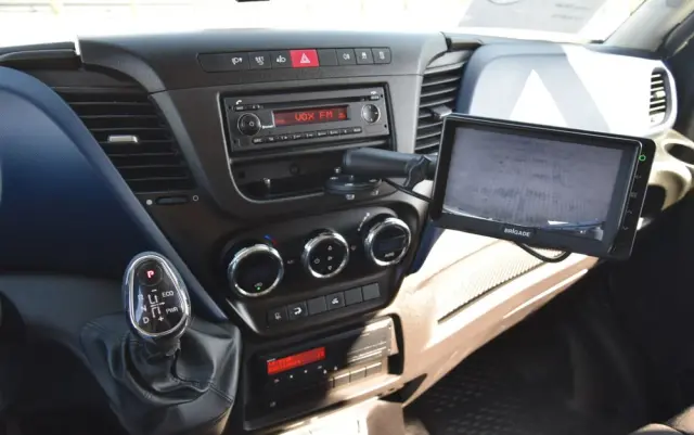 IVECO DAILY 70C18 / 3.0 - 180 KM / AUTOMAT HI-MATIC / 3 OSOBY / CHŁODNIA - MROŹNIA 4,55 M / AGREGAD FRIGOBLOCK / WINDA SORENSEN / KLIMA / TEMPOMAT / KAMERA COFANIA / REGULOWANE ZAWIESZENIE / SERWISOWANY / SPROWADZONY Z NIEMIEC 