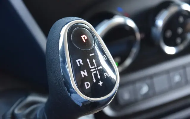 IVECO DAILY 70C18 / 3.0 - 180 KM / AUTOMAT HI-MATIC / 3 OSOBY / CHŁODNIA - MROŹNIA 4,55 M / AGREGAD FRIGOBLOCK / WINDA SORENSEN / KLIMA / TEMPOMAT / KAMERA COFANIA / REGULOWANE ZAWIESZENIE / SERWISOWANY / SPROWADZONY Z NIEMIEC 