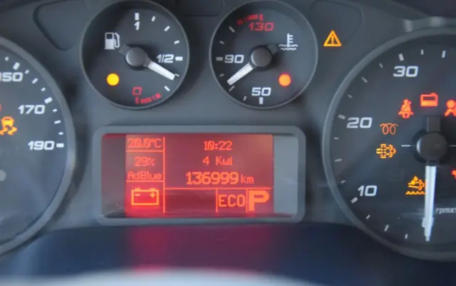 IVECO DAILY 70C18 / 3.0 - 180 KM / AUTOMAT HI-MATIC / 3 OSOBY / CHŁODNIA - MROŹNIA 4,55 M / AGREGAD FRIGOBLOCK / WINDA SORENSEN / KLIMA / TEMPOMAT / KAMERA COFANIA / REGULOWANE ZAWIESZENIE / SERWISOWANY / SPROWADZONY Z NIEMIEC 