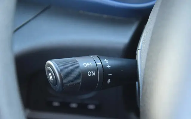 IVECO DAILY 70C18 / 3.0 - 180 KM / AUTOMAT HI-MATIC / 3 OSOBY / CHŁODNIA - MROŹNIA 4,55 M / AGREGAD FRIGOBLOCK / WINDA SORENSEN / KLIMA / TEMPOMAT / KAMERA COFANIA / REGULOWANE ZAWIESZENIE / SERWISOWANY / SPROWADZONY Z NIEMIEC 