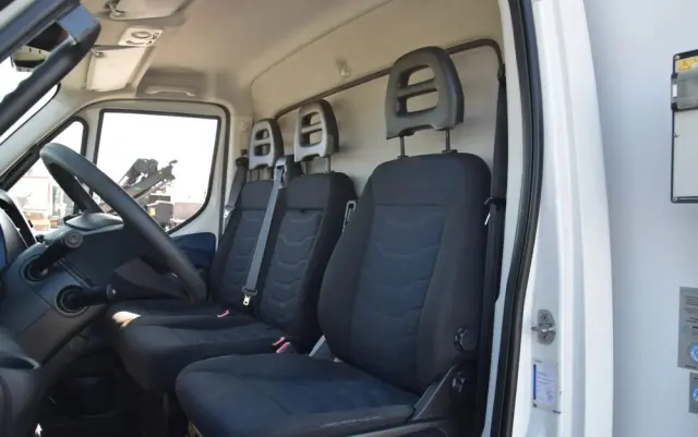 IVECO DAILY 70C18 / 3.0 - 180 KM / AUTOMAT HI-MATIC / 3 OSOBY / CHŁODNIA - MROŹNIA 4,55 M / AGREGAD FRIGOBLOCK / WINDA SORENSEN / KLIMA / TEMPOMAT / KAMERA COFANIA / REGULOWANE ZAWIESZENIE / SERWISOWANY / SPROWADZONY Z NIEMIEC 