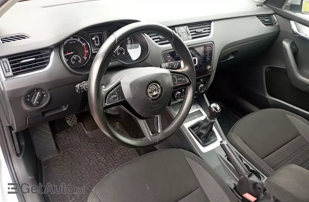 SKODA Octavia 
