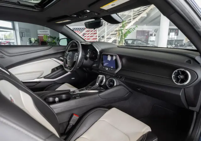 CHEVROLET Camaro Coupe 6.2 V8