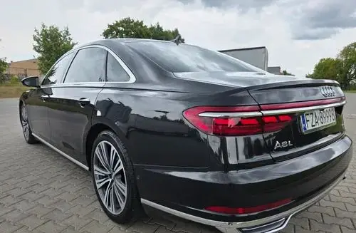 AUDI A8 