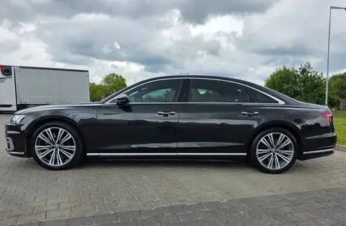 AUDI A8 