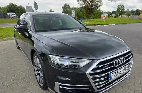 AUDI A8 