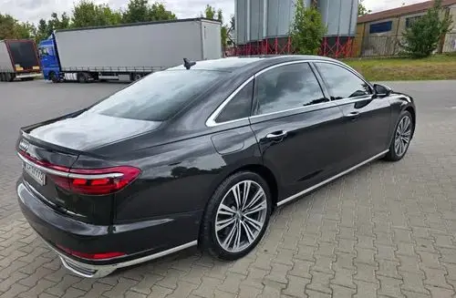 AUDI A8 