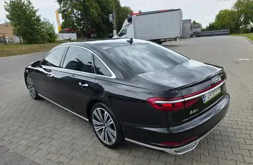 AUDI A8 