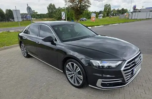AUDI A8 