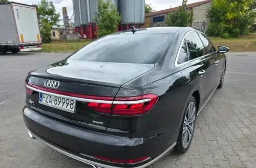 AUDI A8 