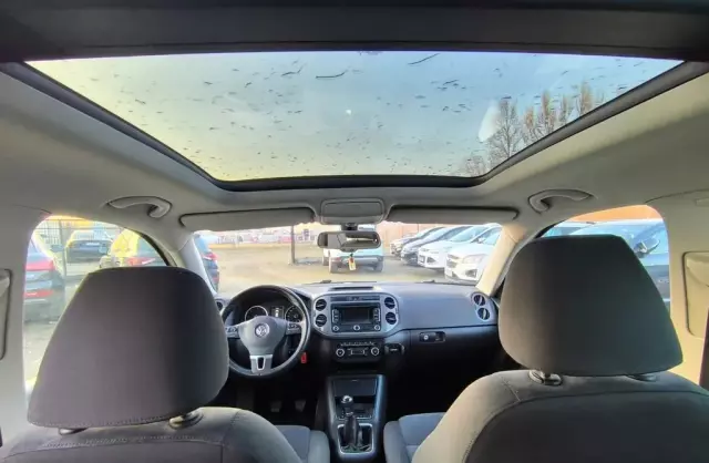 VOLKSWAGEN Tiguan 