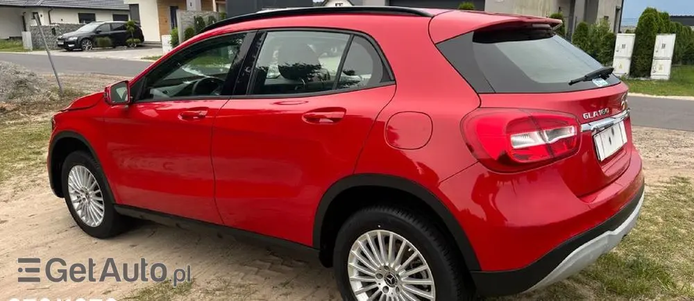 MERCEDES-BENZ GLA 200 7G-DCT Peak Edition