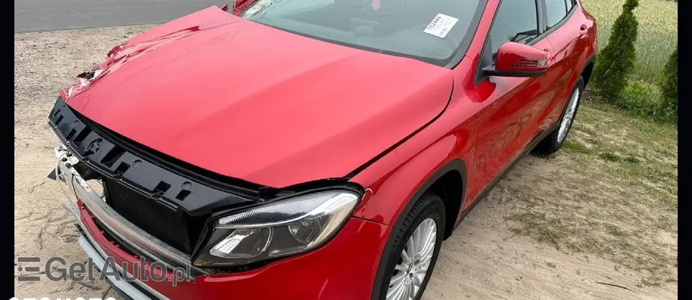MERCEDES-BENZ GLA 200 7G-DCT Peak Edition