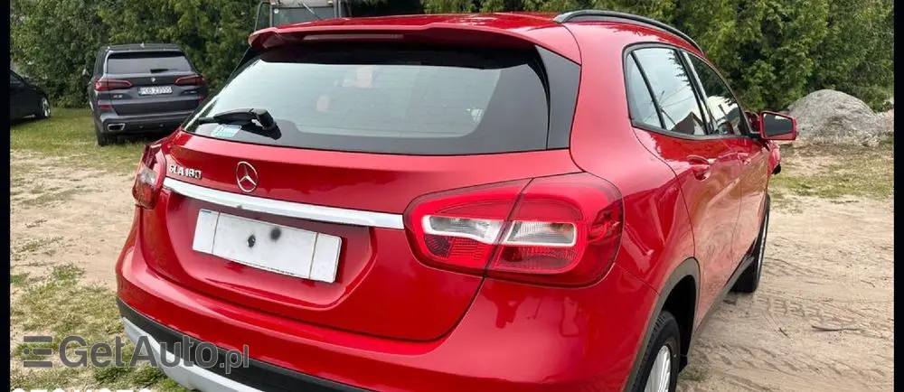 MERCEDES-BENZ GLA 200 7G-DCT Peak Edition