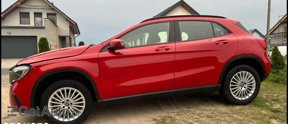 MERCEDES-BENZ GLA 200 7G-DCT Peak Edition