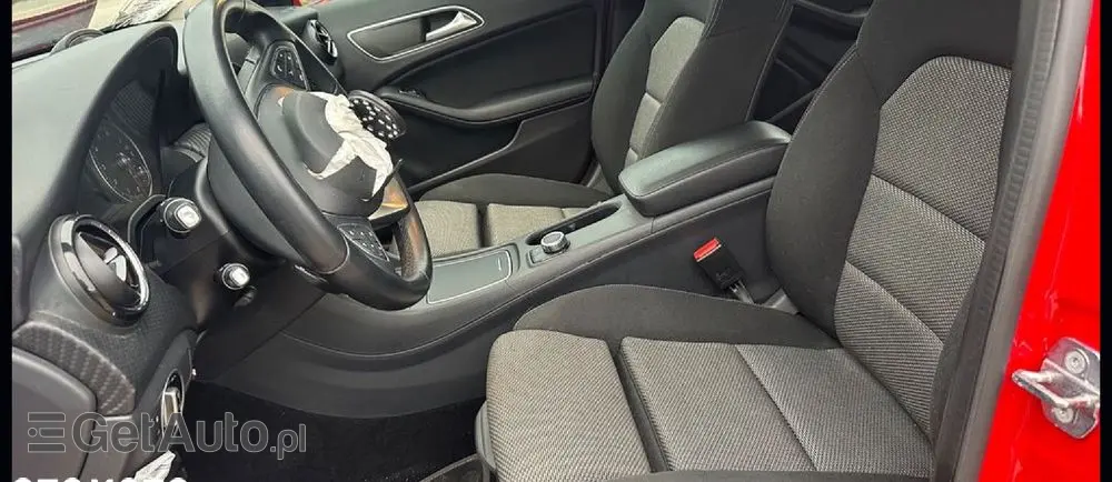 MERCEDES-BENZ GLA 200 7G-DCT Peak Edition