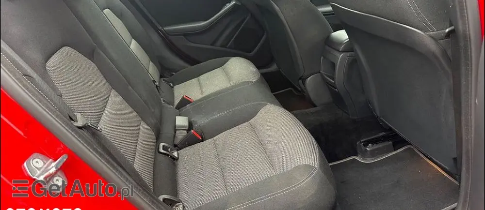 MERCEDES-BENZ GLA 200 7G-DCT Peak Edition