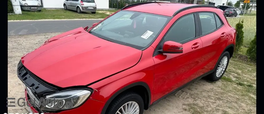 MERCEDES-BENZ GLA 200 7G-DCT Peak Edition