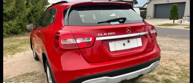 MERCEDES-BENZ GLA 200 7G-DCT Peak Edition