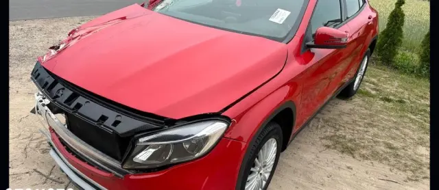 MERCEDES-BENZ GLA 200 7G-DCT Peak Edition