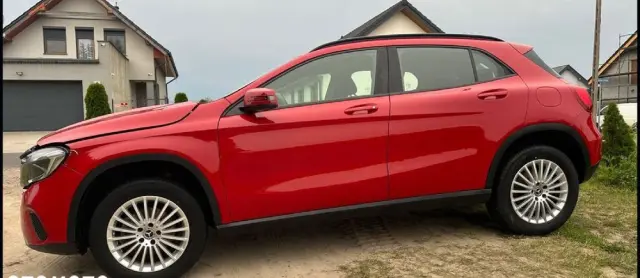 MERCEDES-BENZ GLA 200 7G-DCT Peak Edition