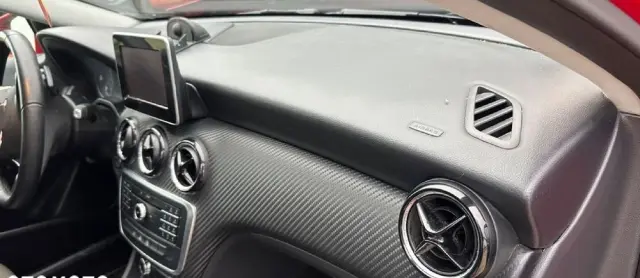 MERCEDES-BENZ GLA 200 7G-DCT Peak Edition