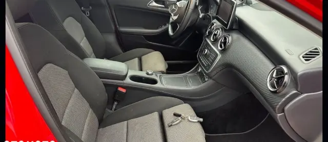 MERCEDES-BENZ GLA 200 7G-DCT Peak Edition