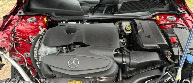 MERCEDES-BENZ GLA 200 7G-DCT Peak Edition
