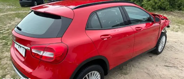 MERCEDES-BENZ GLA 200 7G-DCT Peak Edition