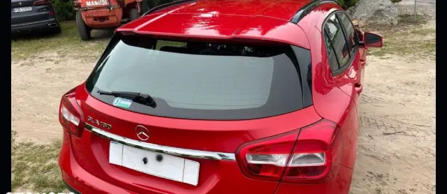 MERCEDES-BENZ GLA 200 7G-DCT Peak Edition