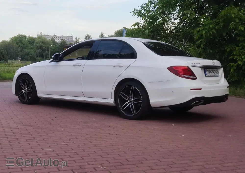 MERCEDES-BENZ Klasa E 220 d 4-Matic 9G-TRONIC