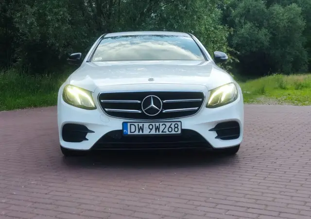 MERCEDES-BENZ Klasa E 220 d 4-Matic 9G-TRONIC