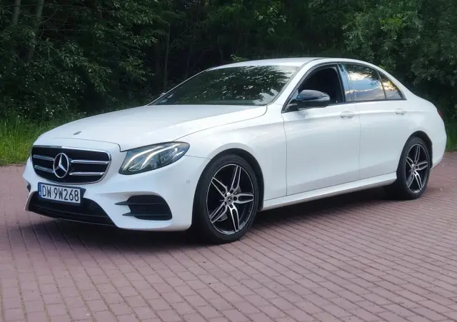 MERCEDES-BENZ Klasa E 220 d 4-Matic 9G-TRONIC