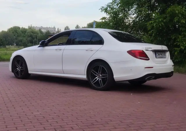 MERCEDES-BENZ Klasa E 220 d 4-Matic 9G-TRONIC