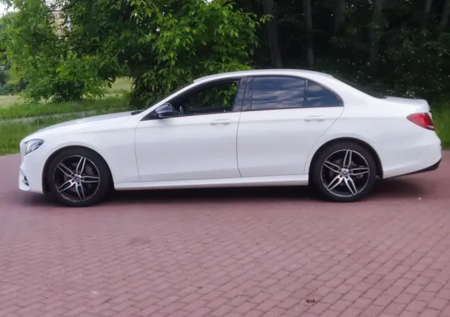 MERCEDES-BENZ Klasa E 220 d 4-Matic 9G-TRONIC