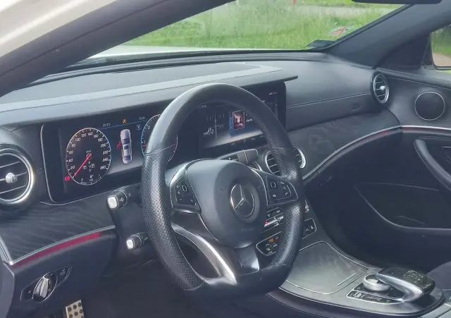 MERCEDES-BENZ Klasa E 220 d 4-Matic 9G-TRONIC