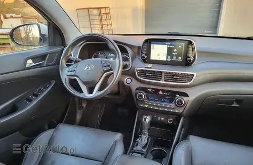 HYUNDAI Tucson 