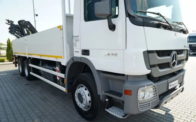 MERCEDES-BENZ ACTROS 2636 / 6x4 / SKRZYNIOWY 7 M + HDS HIAB  -  WYSÓW 12,6 M / MOCNA PODŁOGA / STEROWANIE RADIOWE / ROTATOR / SPROWADZONY 
