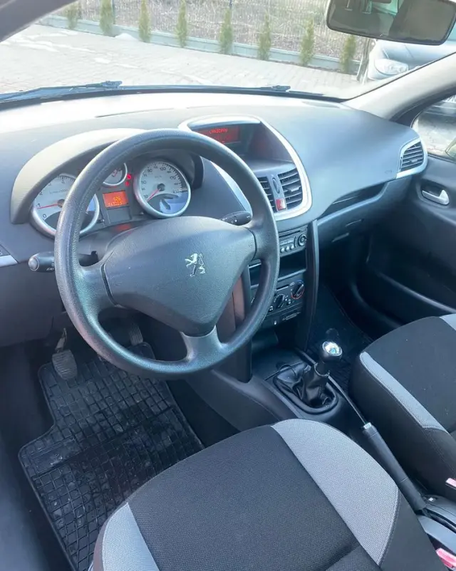 PEUGEOT 207 1.4 16V Trendy
