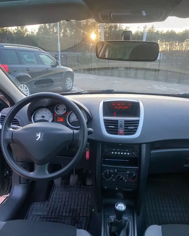 PEUGEOT 207 1.4 16V Trendy