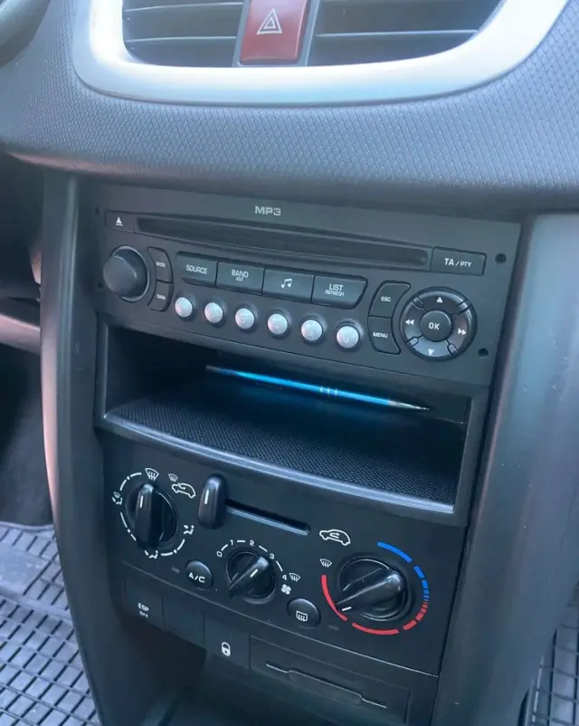 PEUGEOT 207 1.4 16V Trendy