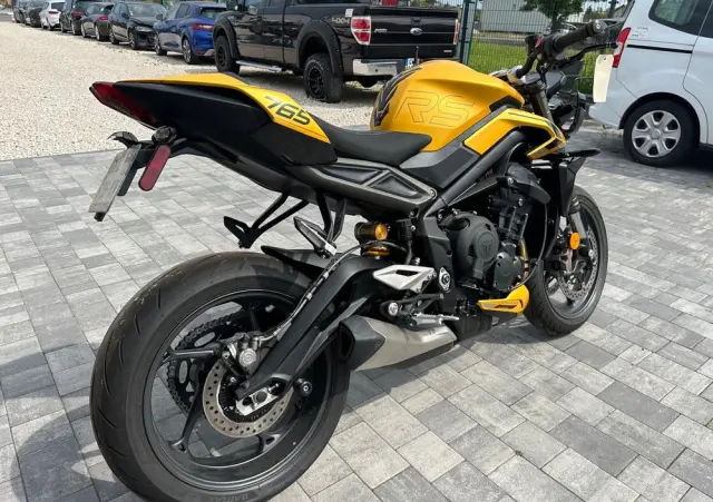 TRIUMPH Street Triple 