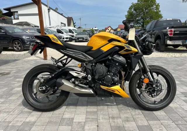 TRIUMPH Street Triple 