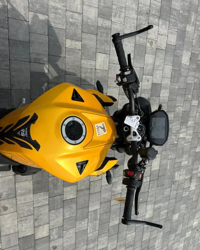 TRIUMPH Street Triple 