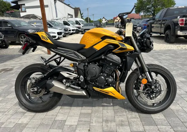 TRIUMPH Street Triple 
