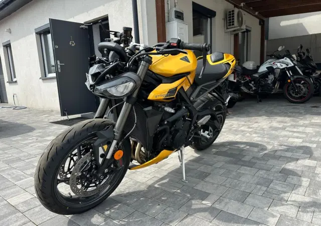 TRIUMPH Street Triple 