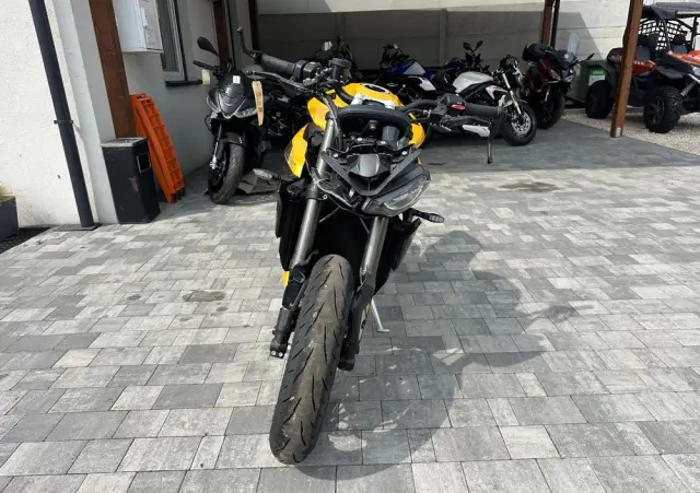 TRIUMPH Street Triple 