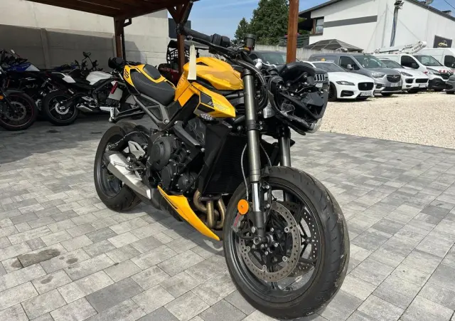 TRIUMPH Street Triple 