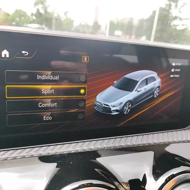 MERCEDES-BENZ A 180 Business Solution