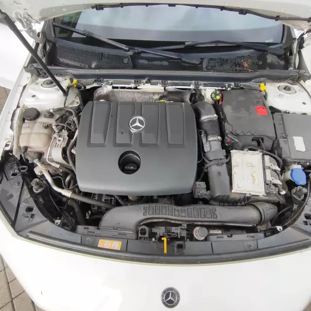 MERCEDES-BENZ A 180 Business Solution